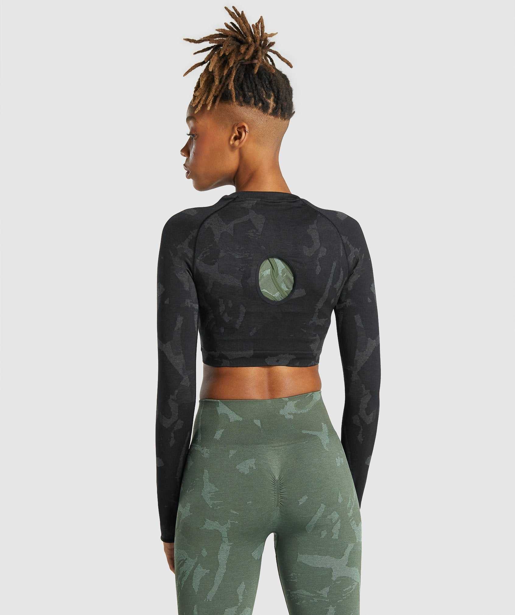 Najfatalniejszy Damskie Gymshark Adapt Camo Seamless Long Sleeve Crop Czarne | TIEN45768